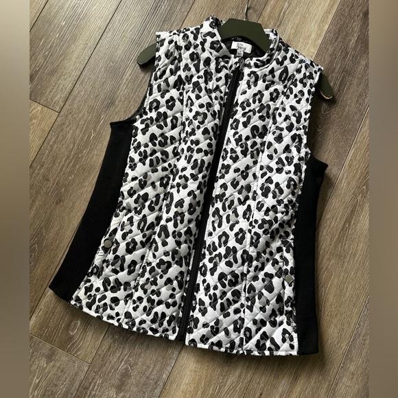 Kim Rogers Jackets & Blazers - 🛍️Kim Rogers black and white full zipper Vest Size Small